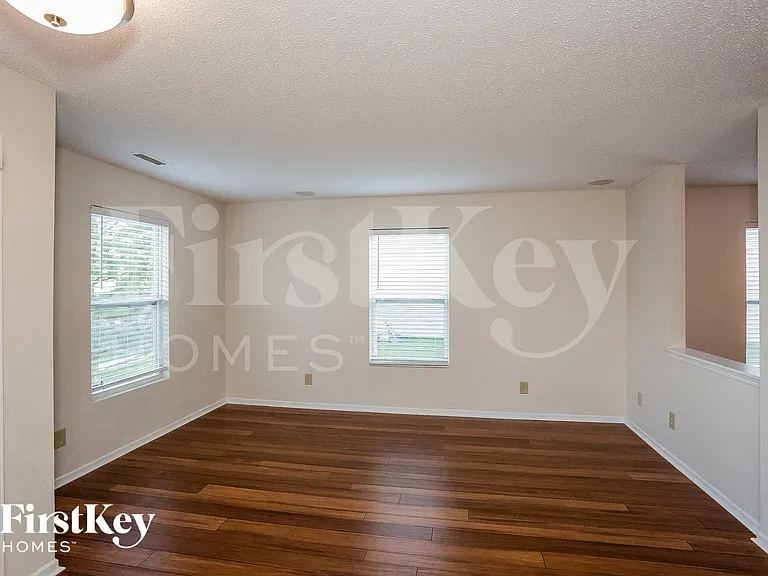 15393 Border Dr — Photo 4