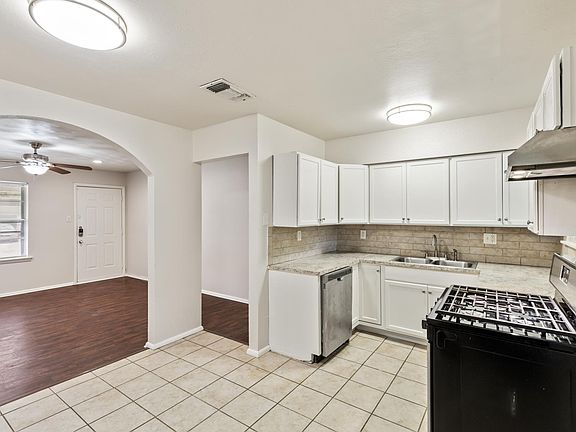 4th image of 809 Helen Dr