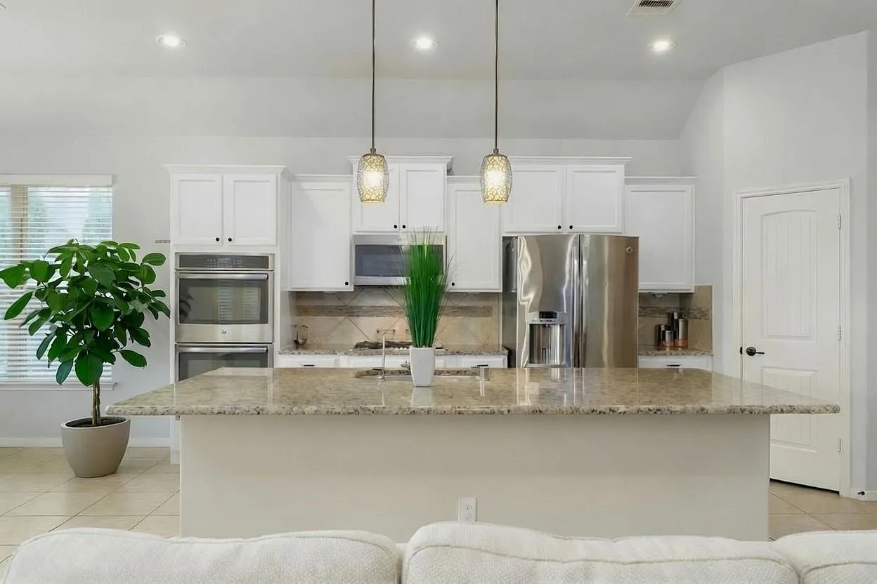 4 bed, 3.0 bath, 2782 sqft, $2,785 — Photo 2