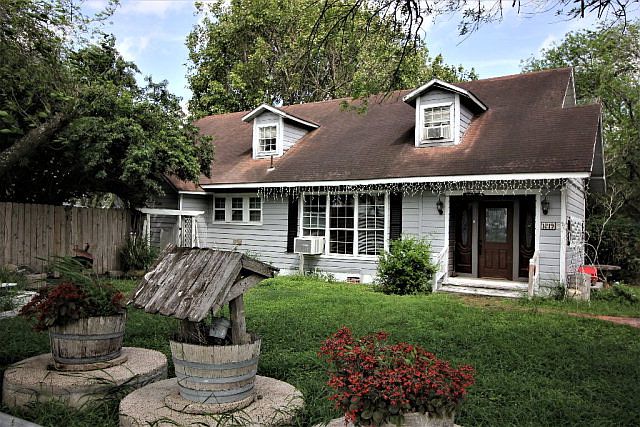 2nd image of 1219 Santa Rosa Ave