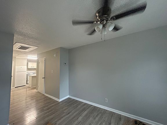 3rd image of 2216 Marilyn St #9