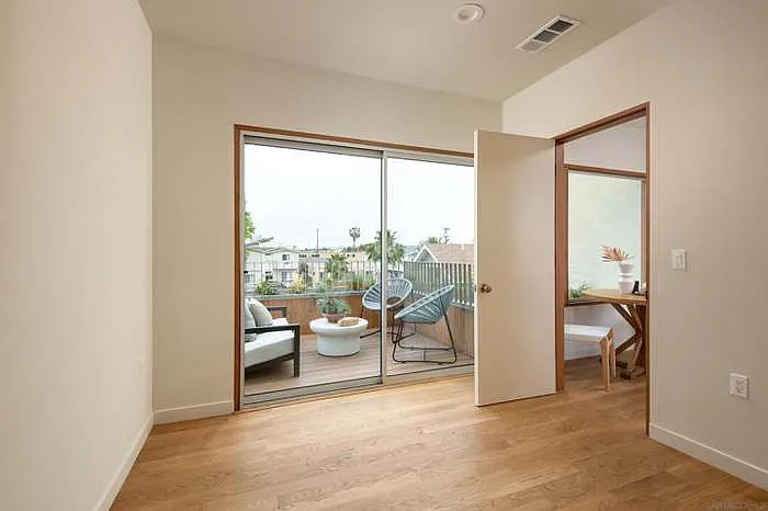 3764 Pershing Ave — Photo 4