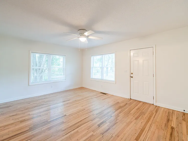 706 E Pinetree Blvd — Photo 45