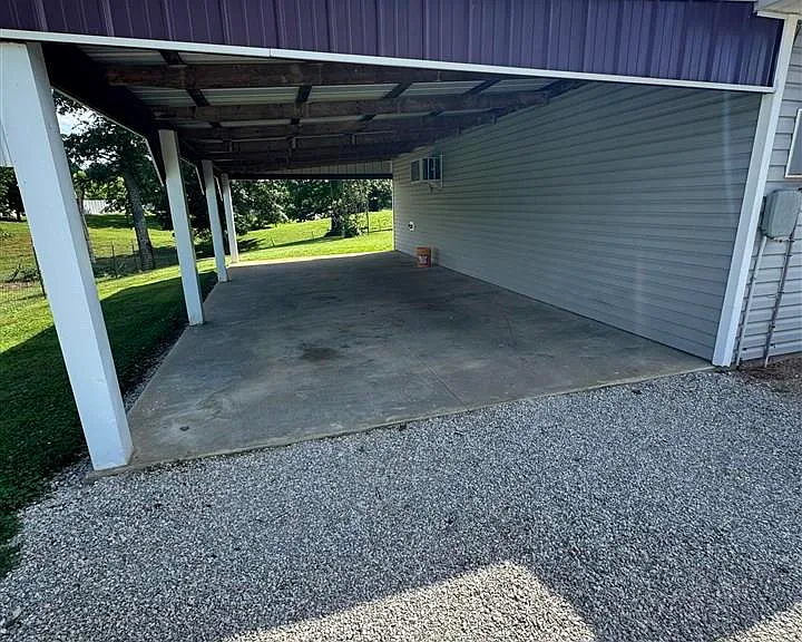 8982 N Dixie Hwy — Photo 2