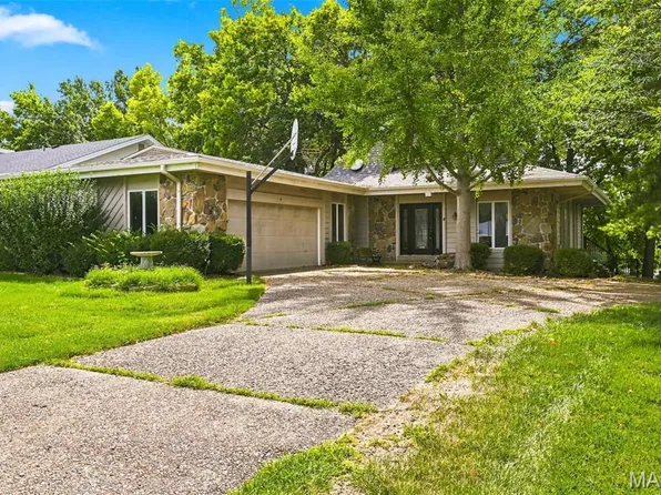 4 Harbor Point Ct, Lake Saint Louis, MO 63367