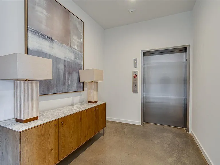 411 Fairpoint St #202 — Photo 23