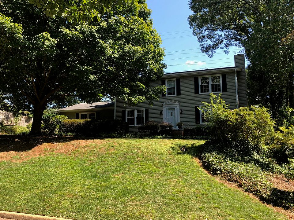 1st image of 210 Crestwood Dr