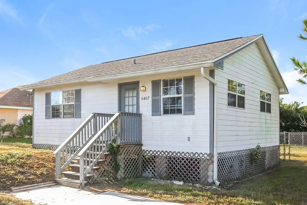 2 bed, 1.0 bath, 736 sqft, $1,175 — Photo 3