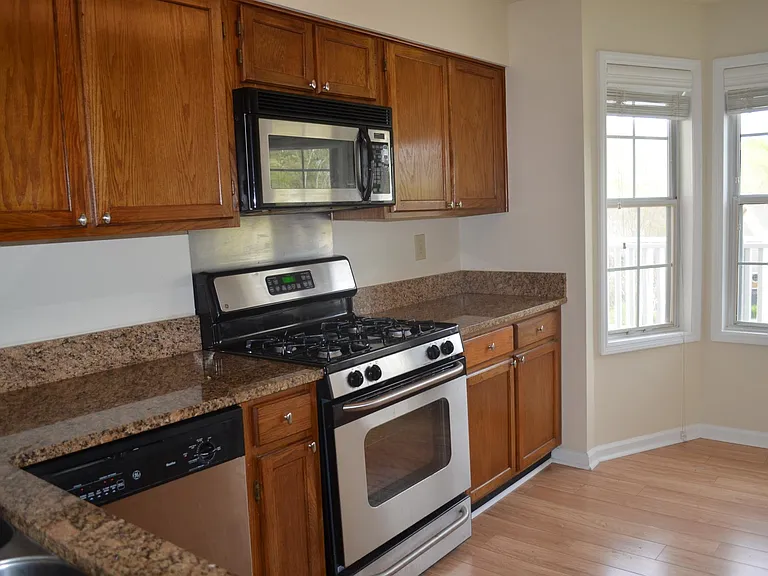 4001 Riverlook Pkwy SE — Photo 7