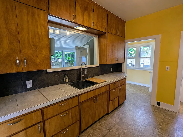 2913 N Alder St — Photo 9