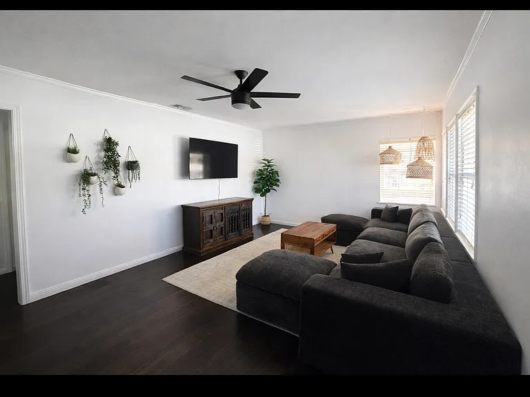 10126 Colwell Dr — Photo 3