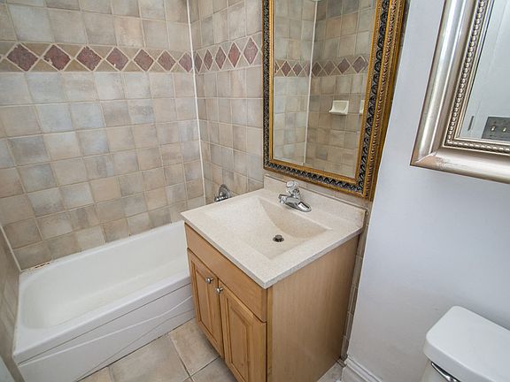 1501 Broadway Street Unit 4 Bathroom