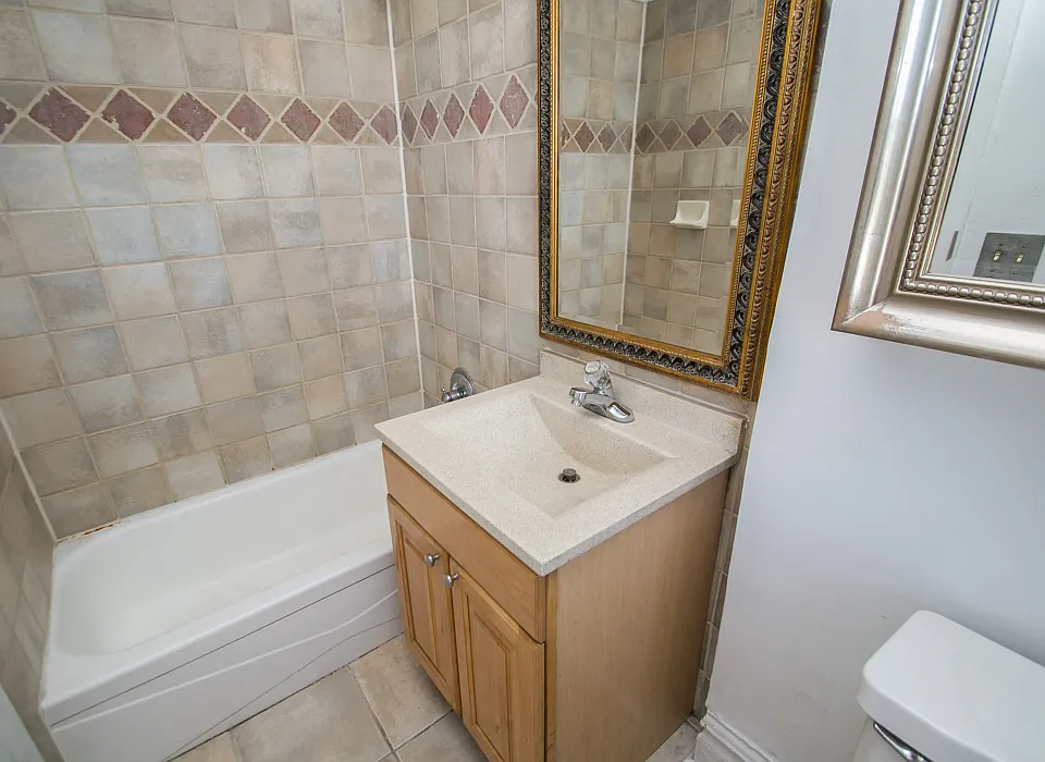 1501 Broadway Street Unit 4 Bathroom