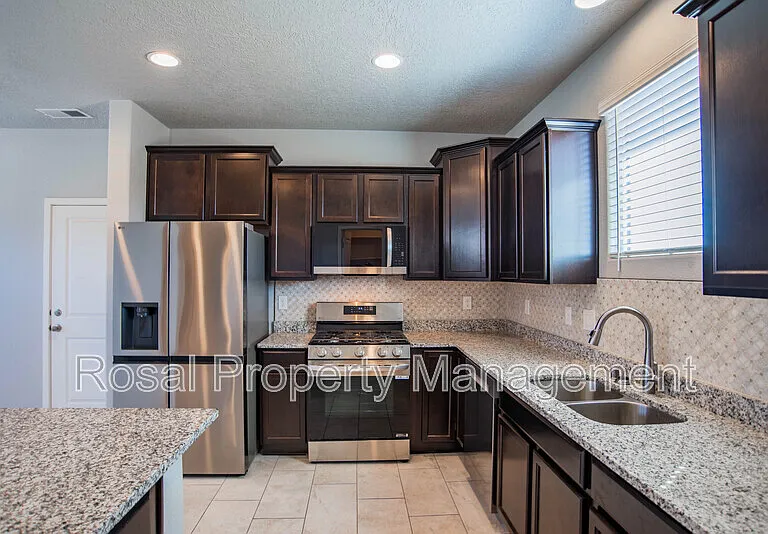 933 Northern Blvd NE — Photo 8