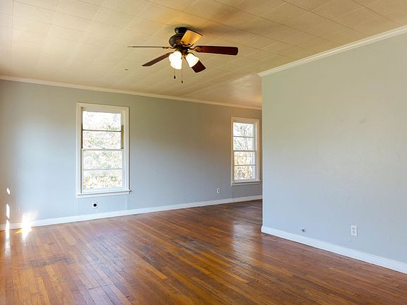 2nd image of 506 Powell St