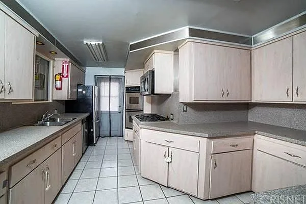 6971 Cozycroft Ave — Photo 14