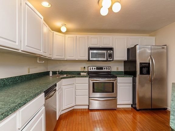 5th image of 51 Saw Mill Pond Rd Unit 51