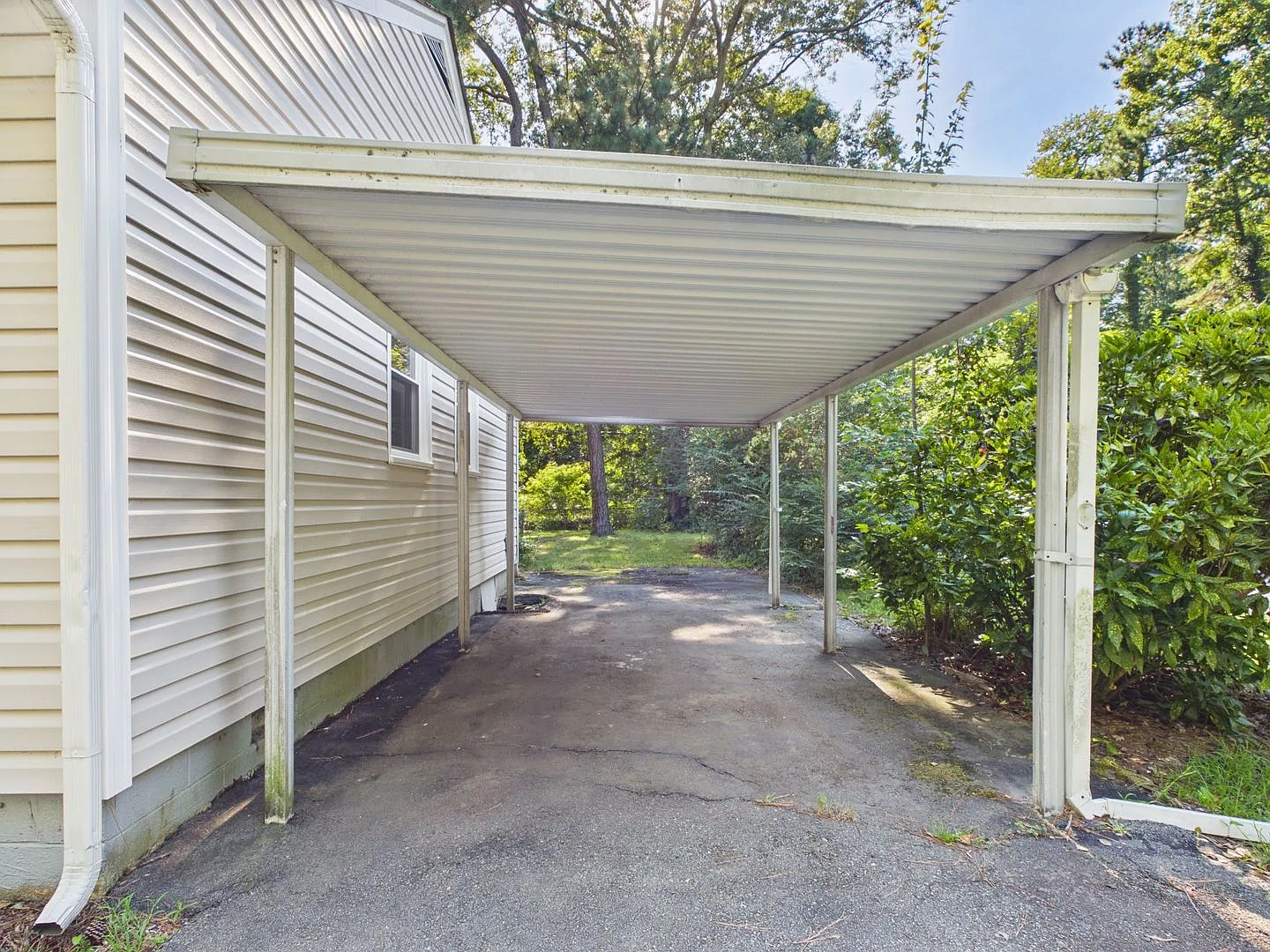 3 bed, 1.0 bath, 1028 sqft, $1,750 — Photo 4