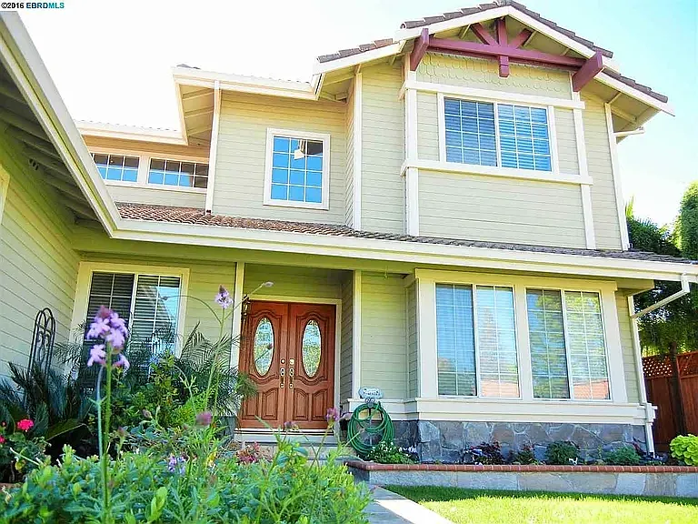 368 Pecan Pl — Photo 1