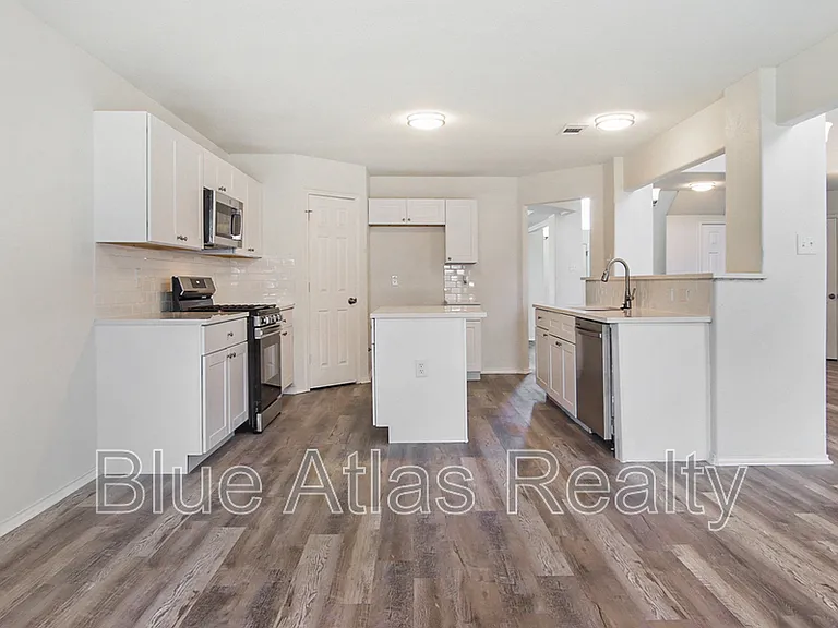 5717 Parkwood Trl — Photo 10