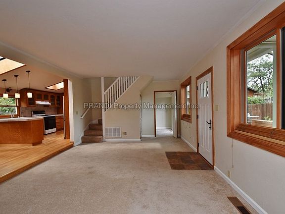 3rd image of 33 Lansdale Ave