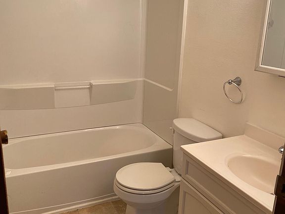 4th image of 154 Bergin St #F