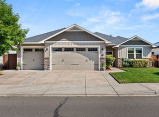 949 Arrowhead Trl, Eagle Pt, OR 97524