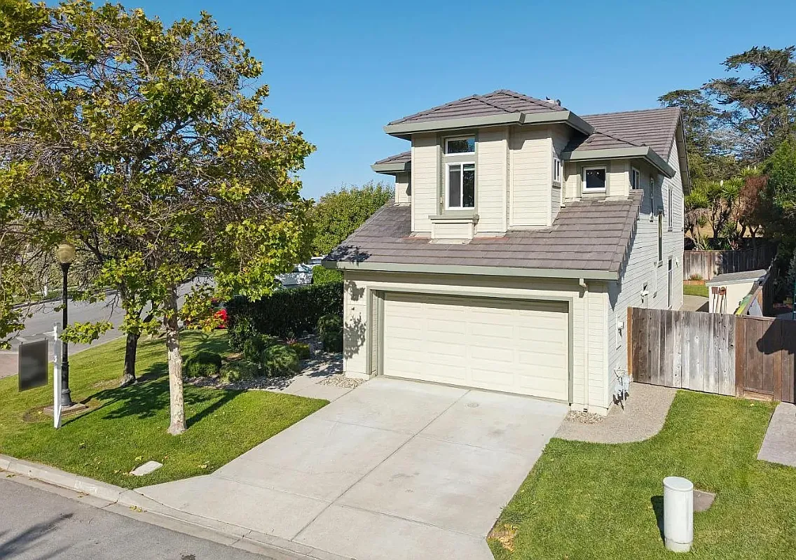 5 bed, 2.5 bath, 2150 sqft, $5,200 — Photo 1