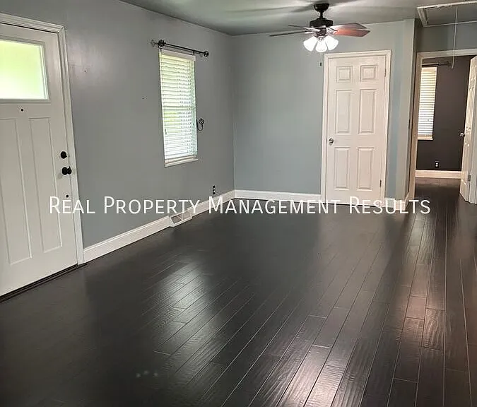 1762 Spring Ct — Photo 4