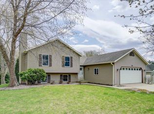 736 Willow Run St, Cottage Grove, WI 53527