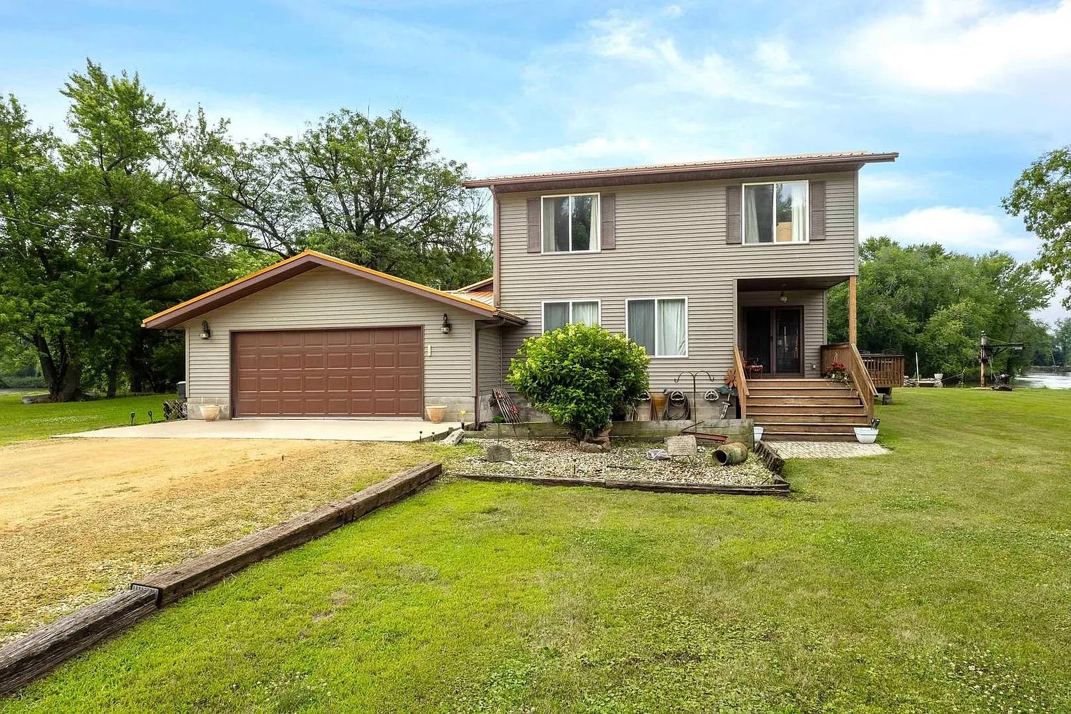 18599 317th St photo 1