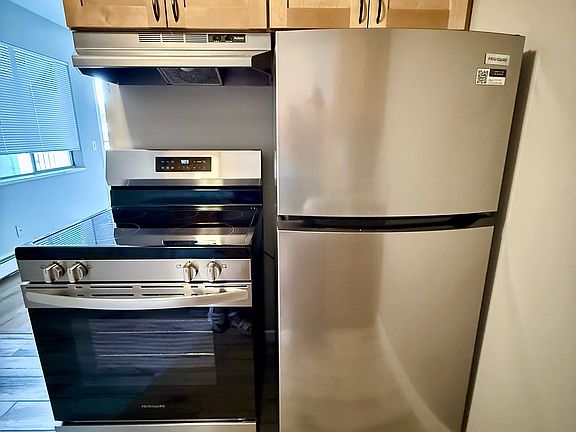 3rd image of 1225 Bunting Ave #2