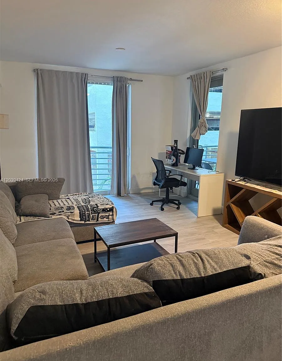 Radius Condo — Photo 3