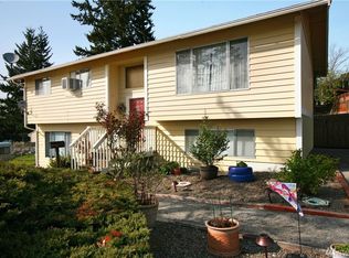 910 Callahan Dr, Bremerton, WA 98310