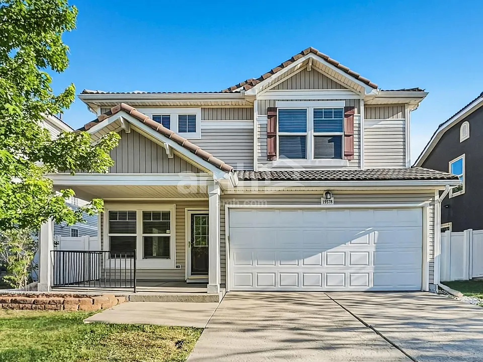 19578 E Randolph Pl