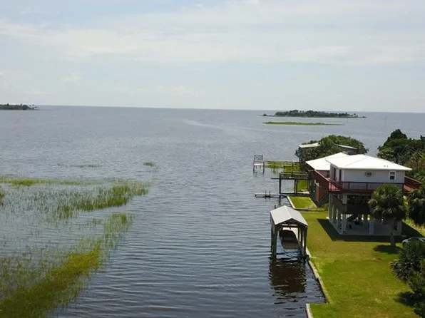 261 8th Ave E, Horseshoe Beach, FL 32648