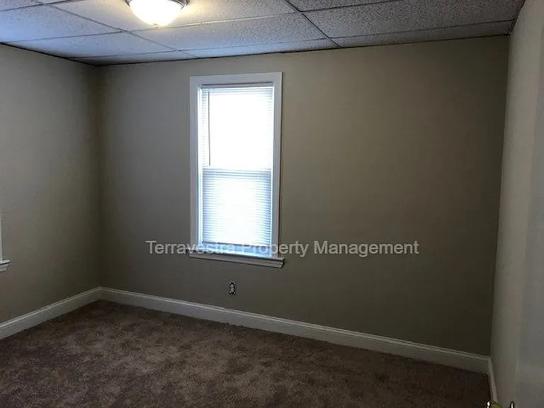 31 Lane Ave — Photo 9