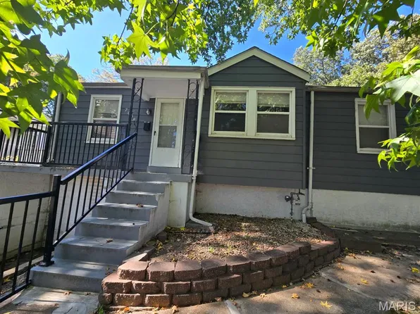7008 Paisley Dr, Saint Louis, MO 63136