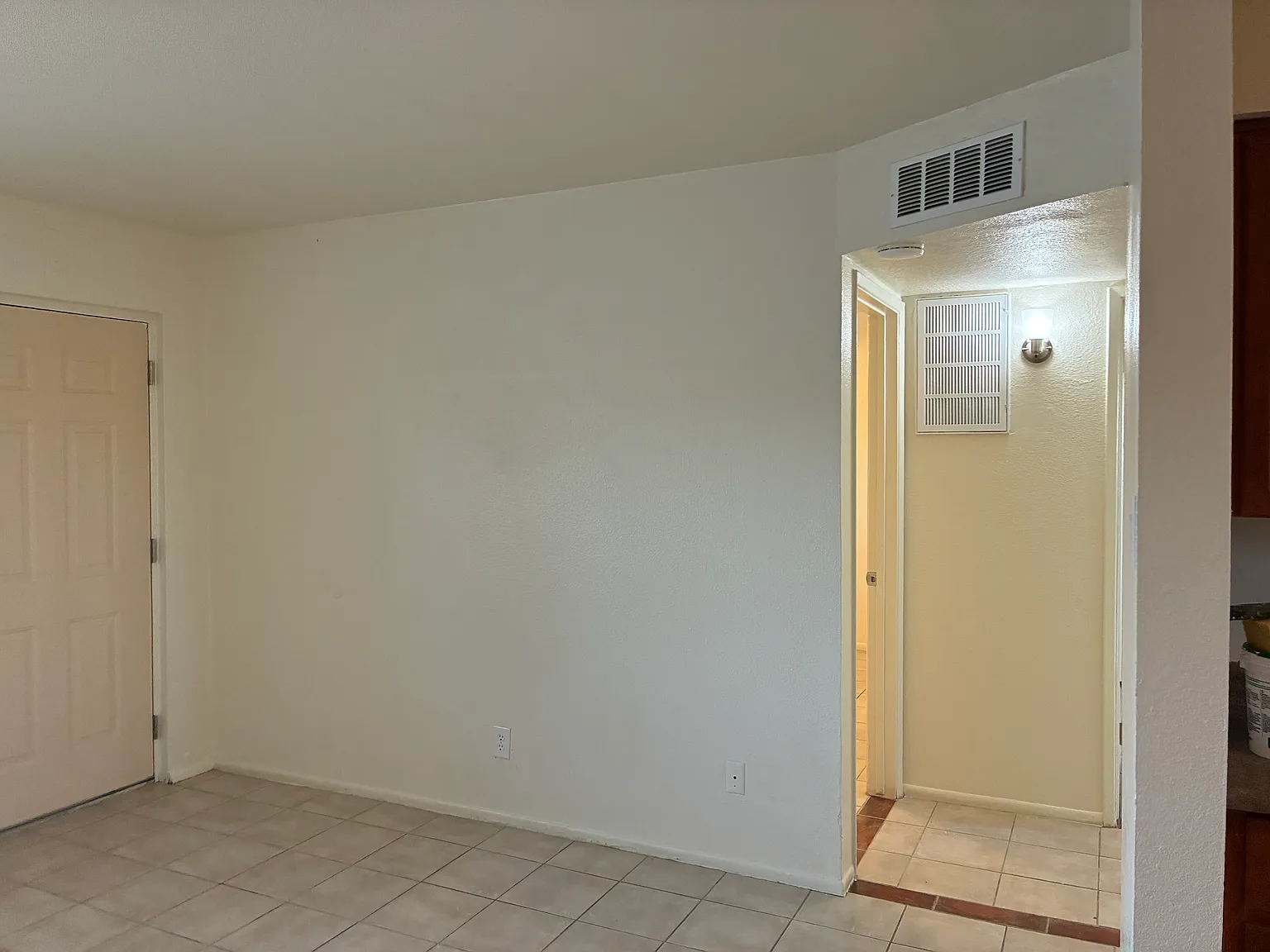 2 bed, 1.0 bath, $1,050 — Photo 4