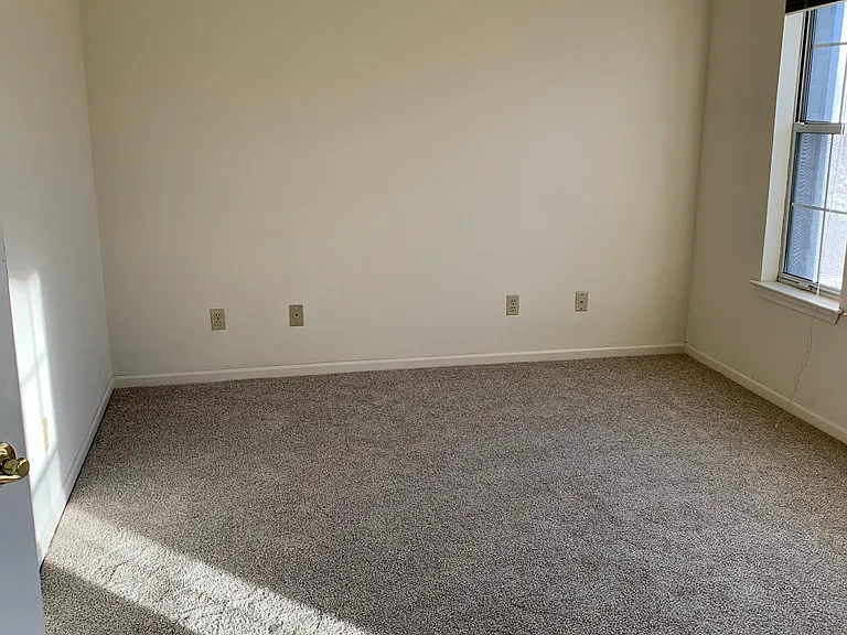 4020 Eastwood Village Ln — Photo 12