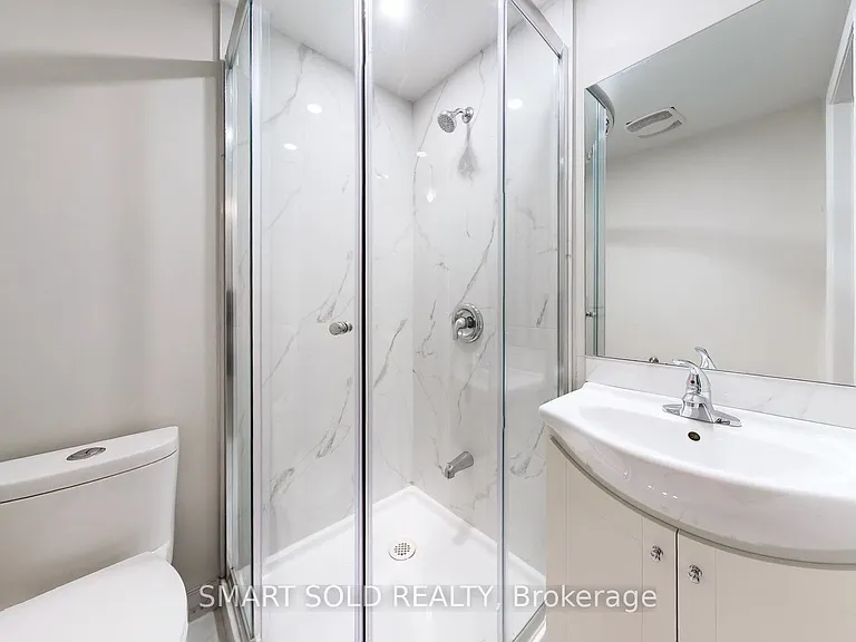 1040 Ossington Ave #BASEMENT — Photo 15