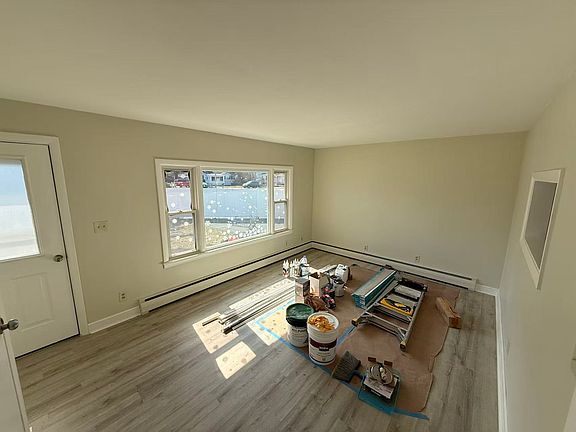 5th image of 21 New Rochester Rd