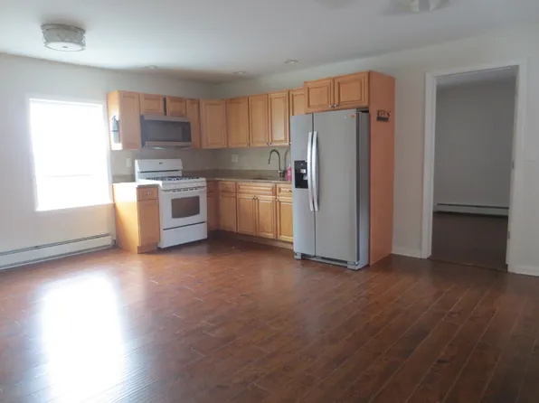 902 River Road image 4 of 9