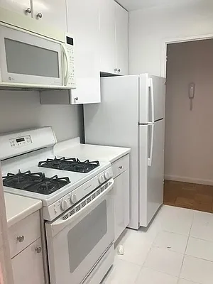 Rented by Carlyle Property Management | media 4