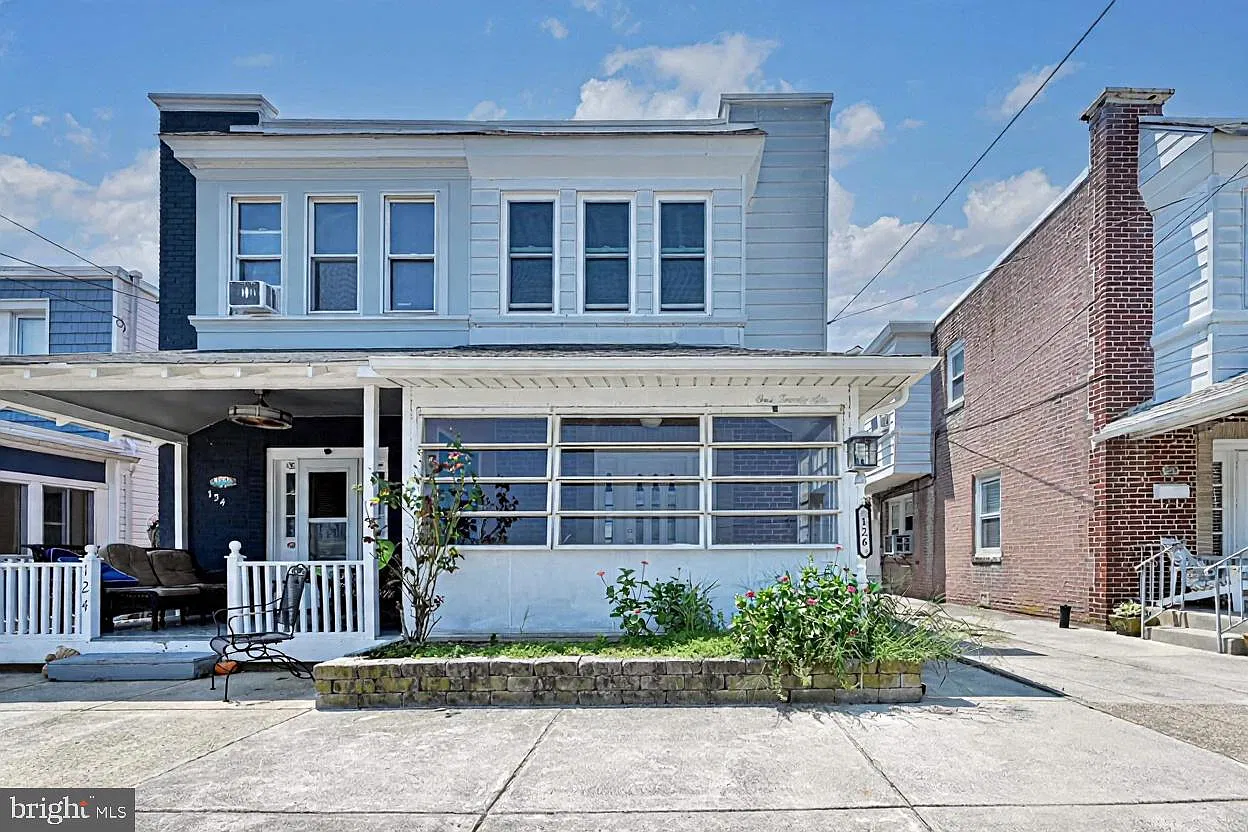 3 bed, 1.5 bath, 1312 sqft, $2,500 — Photo 1