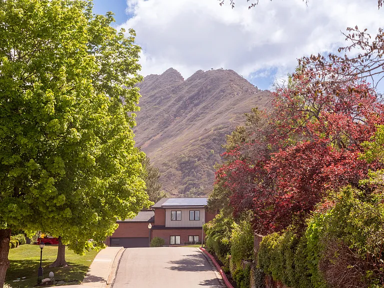 1038 S Oak Hills Way — Photo 44