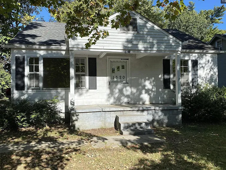 1320 N Sunrise Dr — Photo 1