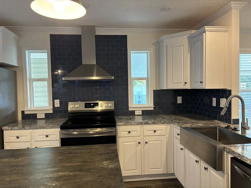 3 bed, 2.0 bath, 1393 sqft, $1,399 — Photo 3