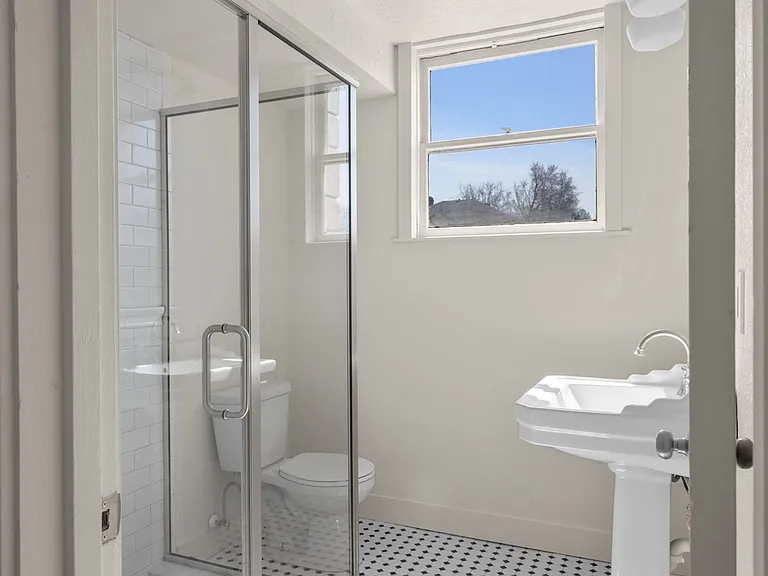 2480 Van Buren Ave — Photo 19