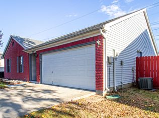 931 Lionshead Ln, Greenwood, IN 46143